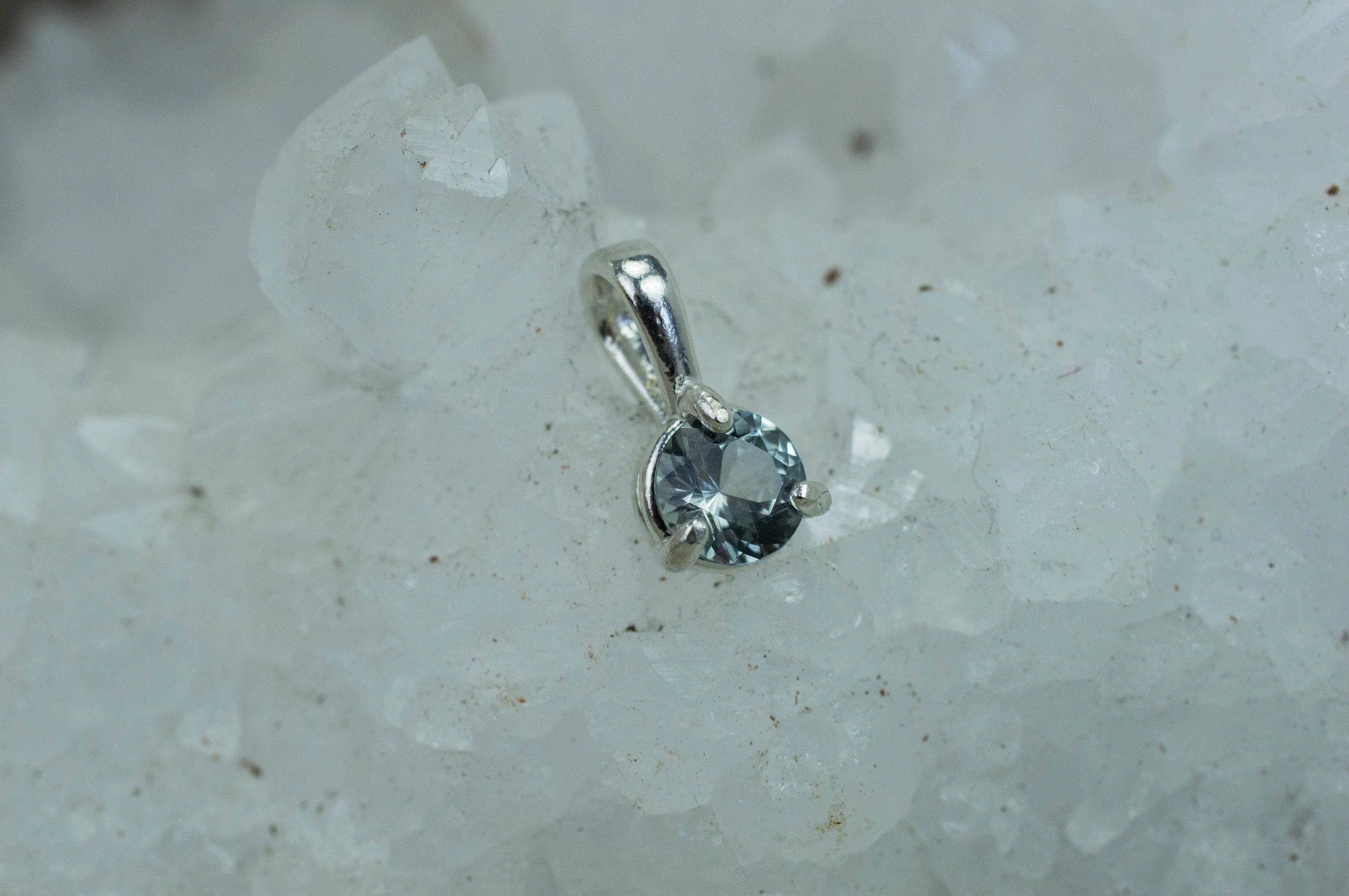 Montana Sapphire Pendant; Natural Untreated USA Sapphire; 0.730cts