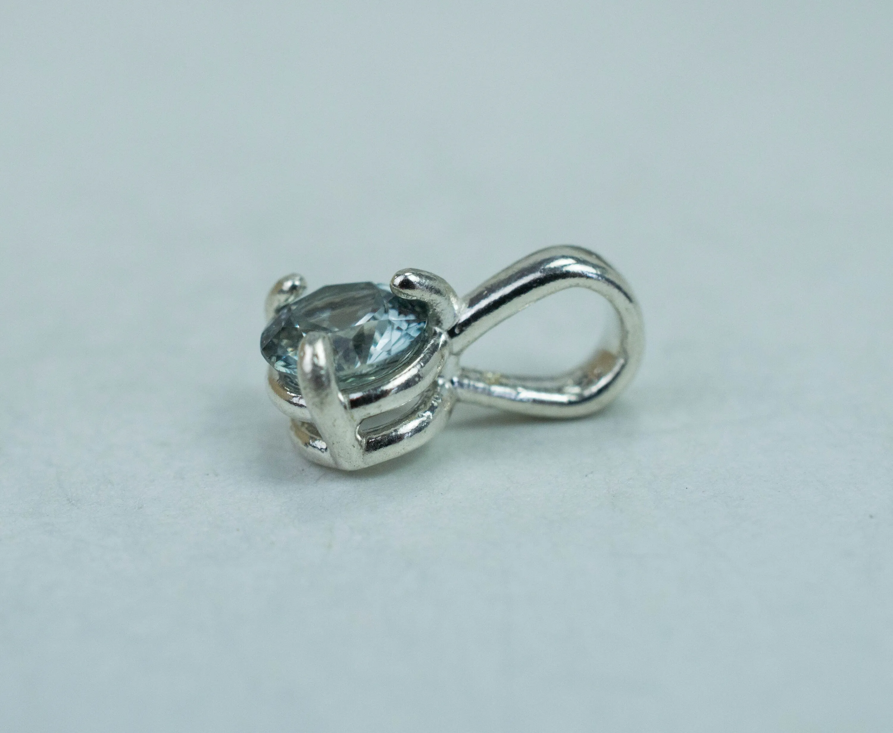 Montana Sapphire Pendant; Natural Untreated USA Sapphire; 0.730cts