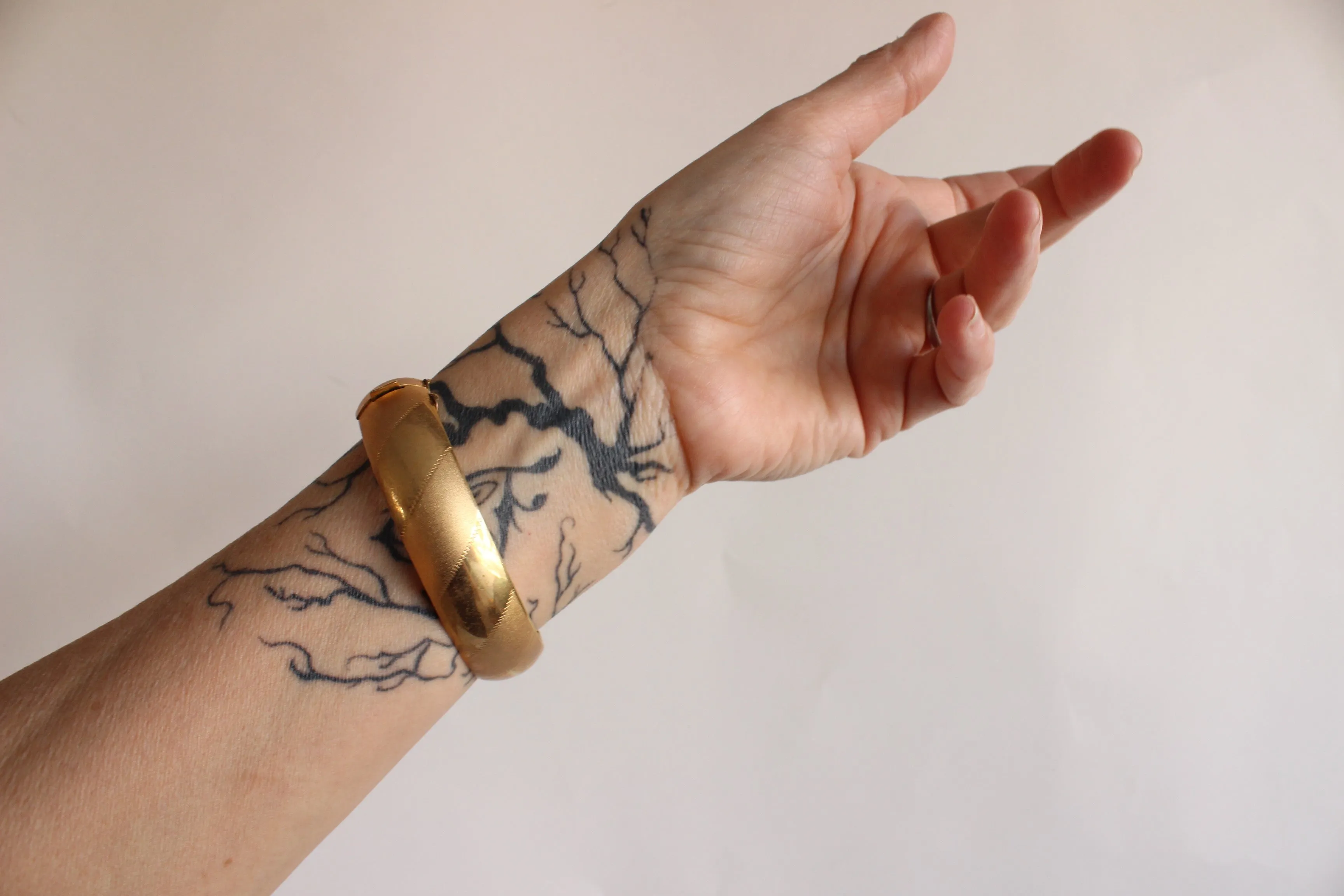 Vintage 1950s Gold Tone Bangle Bracelet
