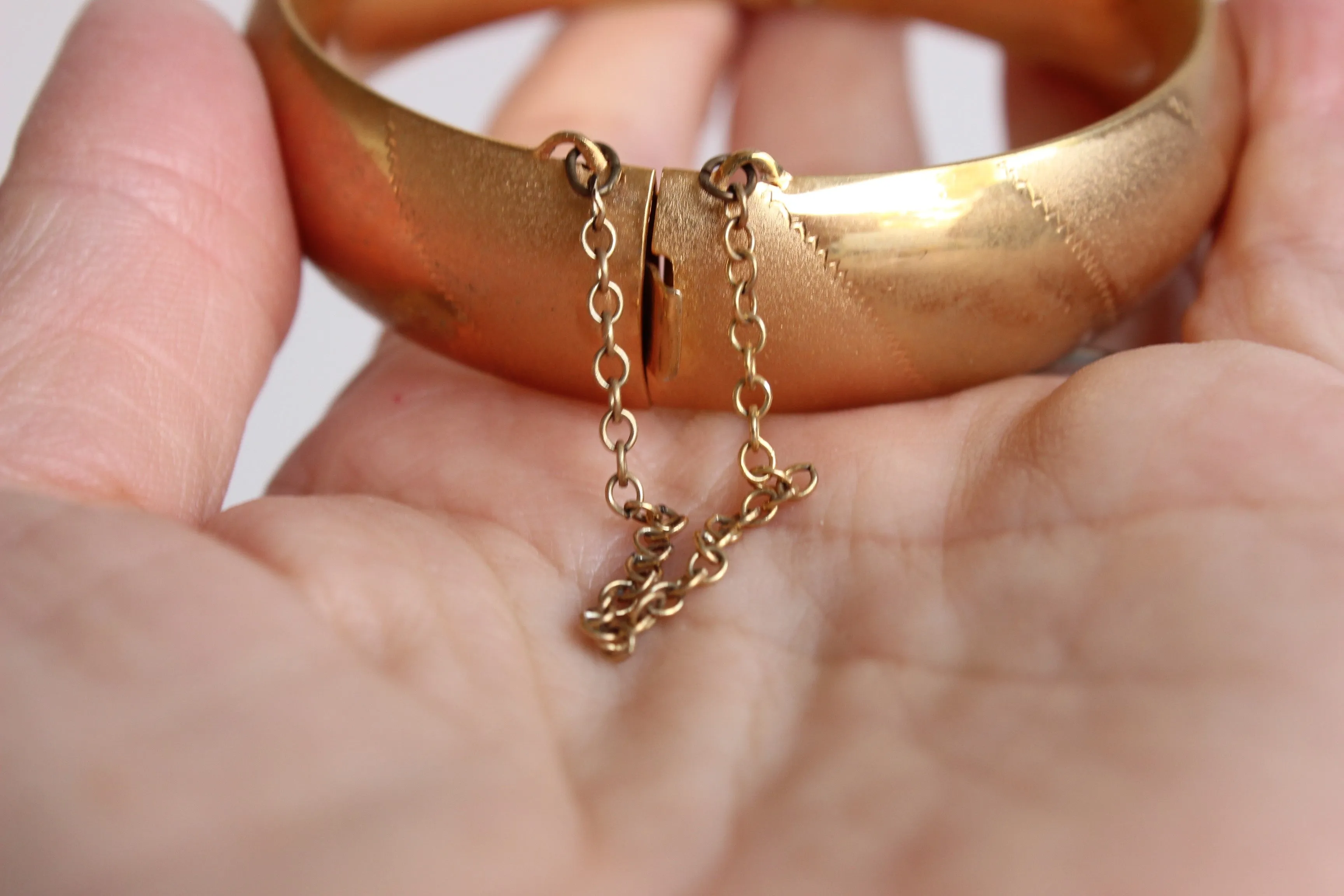 Vintage 1950s Gold Tone Bangle Bracelet