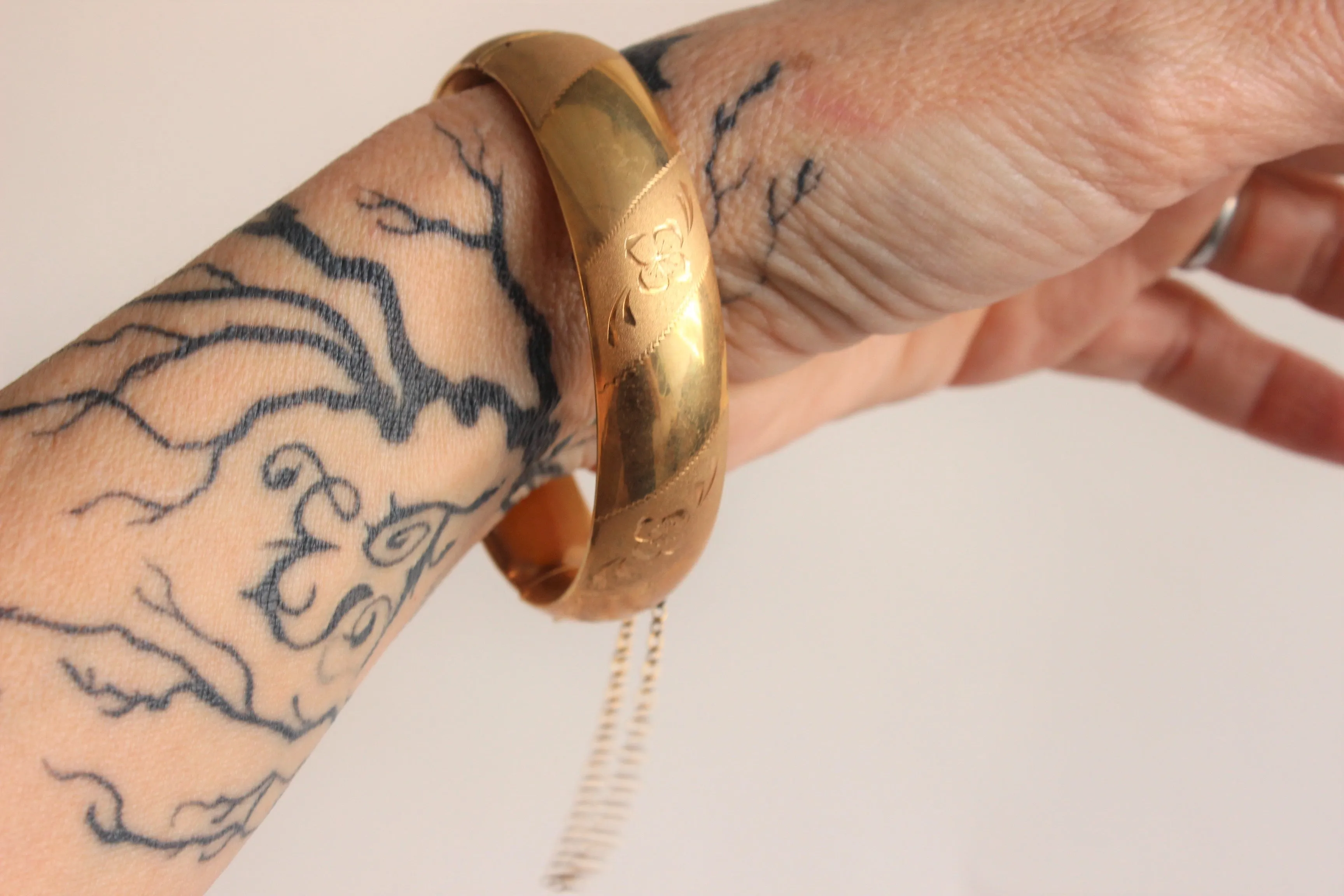Vintage 1950s Gold Tone Bangle Bracelet