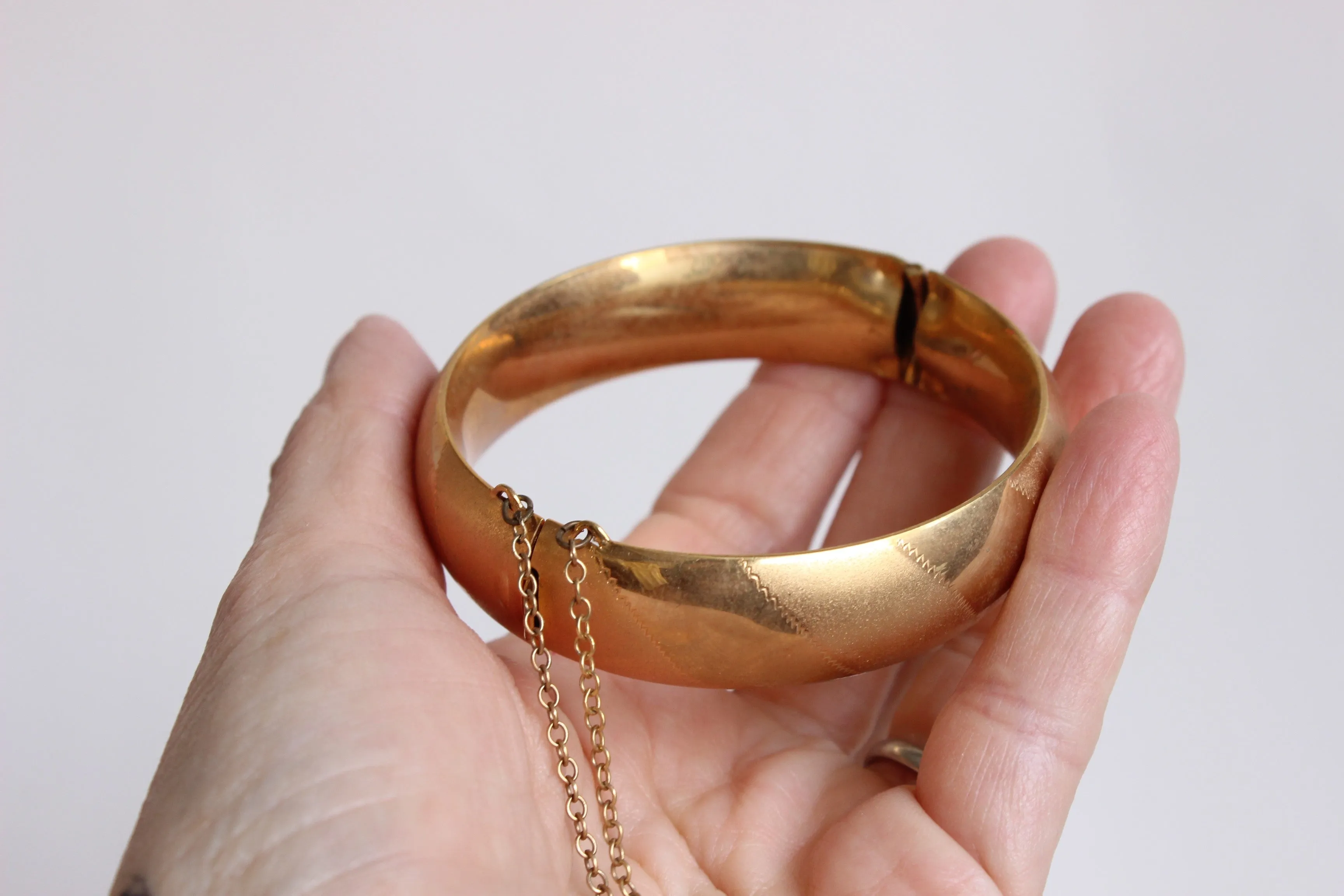 Vintage 1950s Gold Tone Bangle Bracelet
